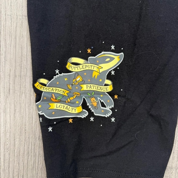 Torrid Black Harry Potter Hufflepuff Cropped Leggings - New - Size 3 (22/24) - Picture 6 of 7
